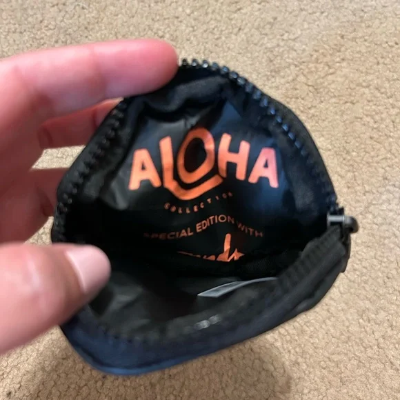 ALOHA Collection Black Palm Tree Cutie Pouch NWT - Picture 3 of 3